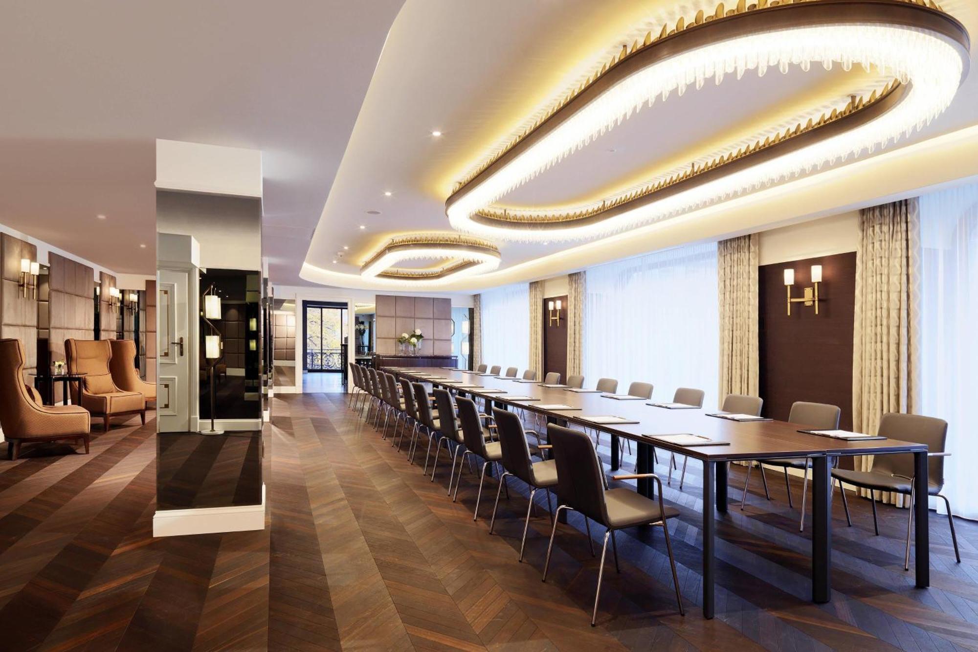 Hotel Bristol, A Luxury Collection Hotel, Varsó Kültér fotó The boardroom at the London Business School