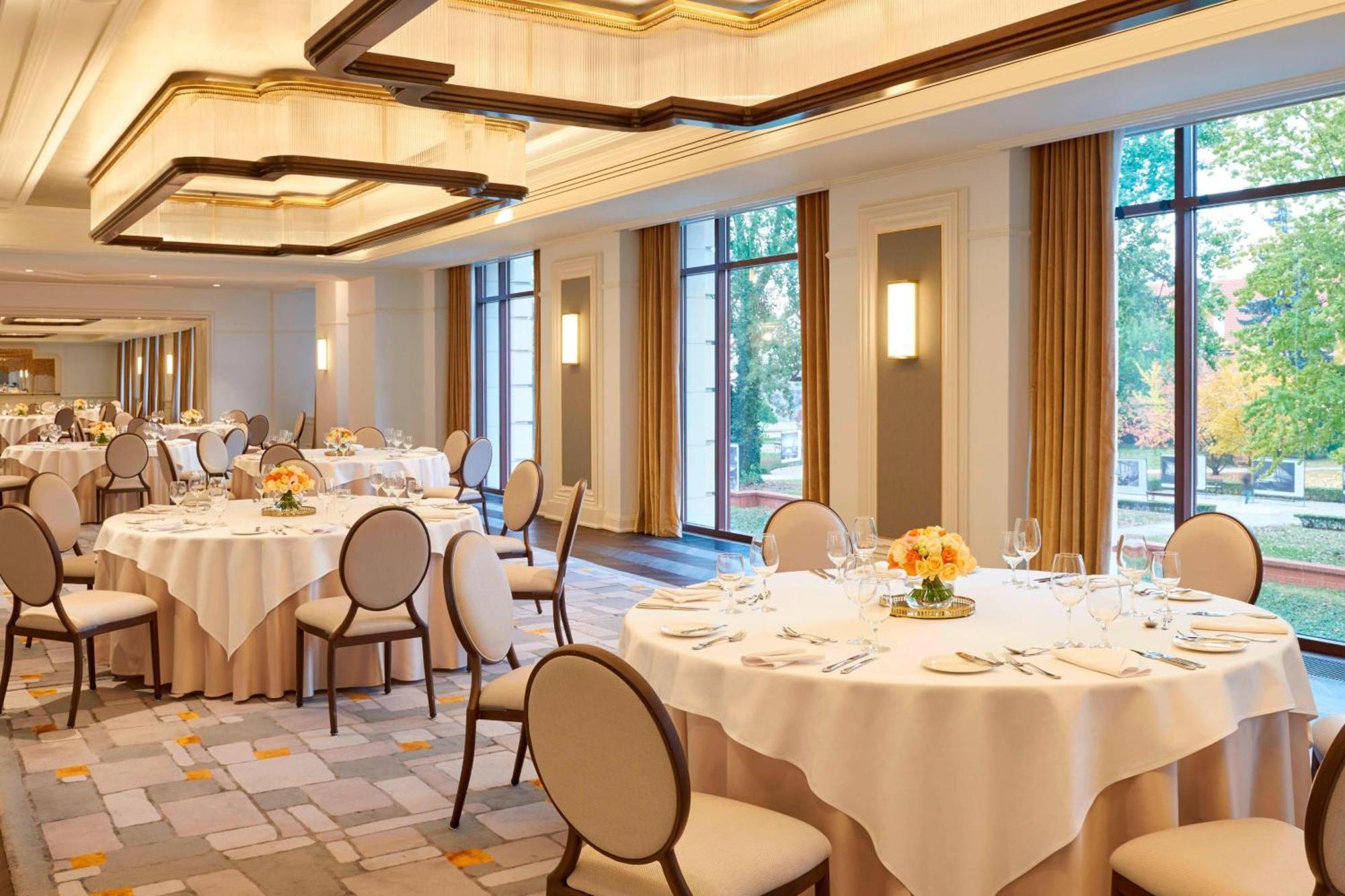 Hotel Bristol, A Luxury Collection Hotel, Varsó Kültér fotó The ballroom at the Four Seasons Hotel