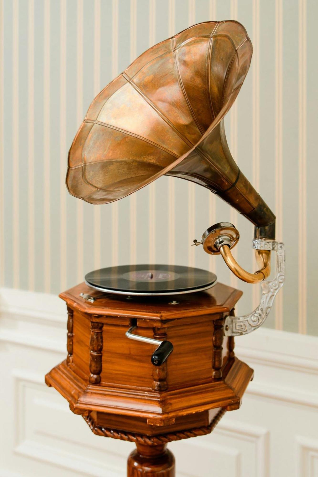 Hotel Bristol, A Luxury Collection Hotel, Varsó Kültér fotó A gramophone